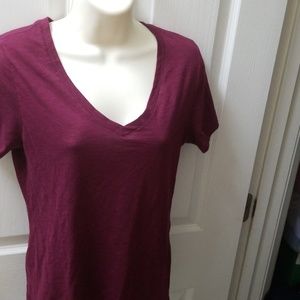 Burgundy v neck tee, like new, Arizona, M Medium